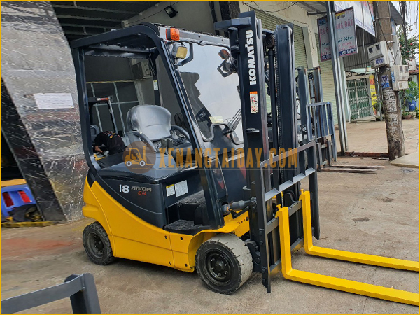 Xe nâng điện ngồi lái KOMATSU FB18-12