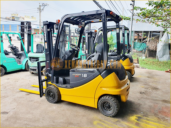 Xe nâng điện ngồi lái KOMATSU FB18-12