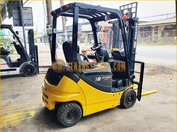 Xe nâng điện ngồi lái KOMATSU FB18-12