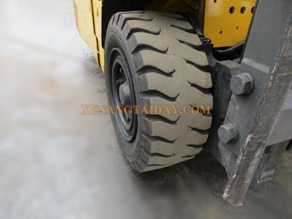 Xe nâng điện ngồi lái ba bánh KOMATSU FB15M-12