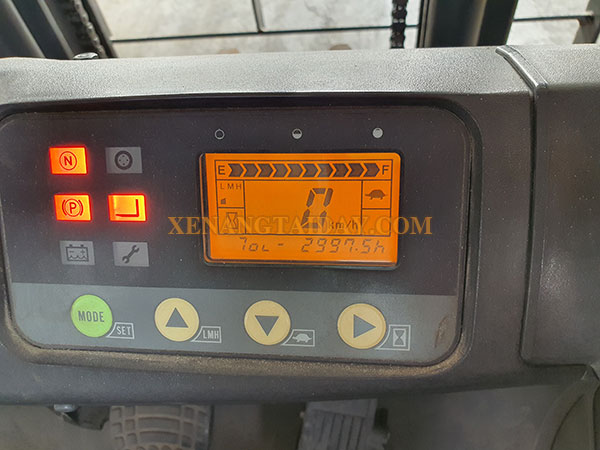 Xe nâng điện ngồi lái ba bánh KOMATSU FB15ML-12