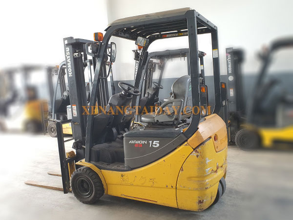 Xe nâng điện ngồi lái ba bánh KOMATSU FB15ML-12