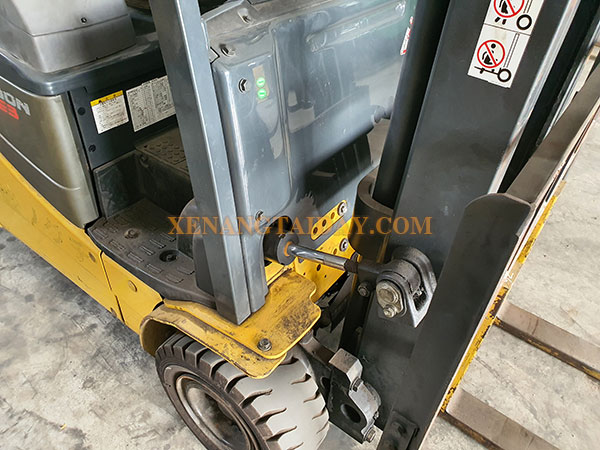 Xe nâng điện ngồi lái ba bánh KOMATSU FB15ML-12
