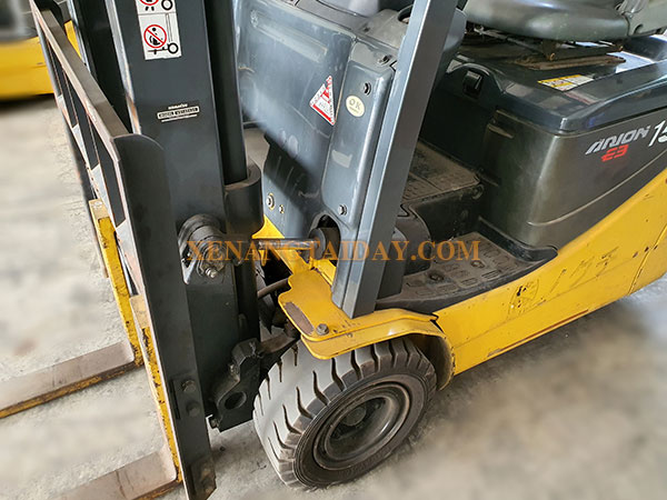 Xe nâng điện ngồi lái ba bánh KOMATSU FB15ML-12