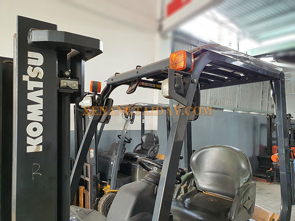 Xe nâng điện ngồi lái ba bánh KOMATSU FB15ML-12