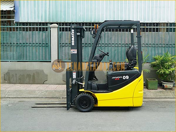 Xe nâng điện ngồi lái KOMATSU FB09M-12