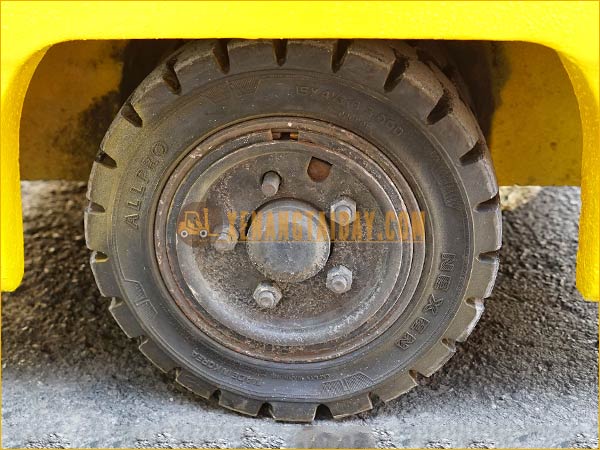 Xe nâng điện ngồi lái KOMATSU FB09M-12