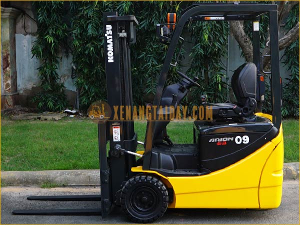 Xe nâng điện ngồi lái KOMATSU FB09M-12