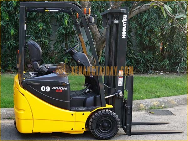 Xe nâng điện ngồi lái KOMATSU FB09M-12