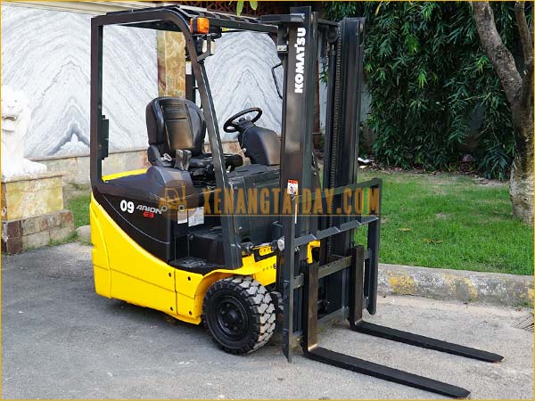 Xe nâng điện ngồi lái KOMATSU FB09M-12