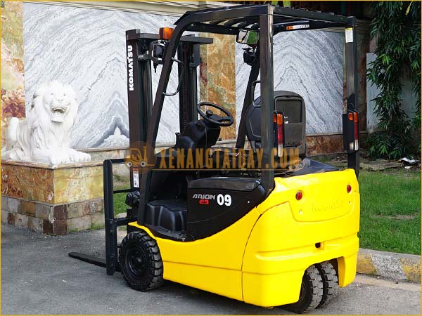 Xe nâng điện ngồi lái KOMATSU FB09M-12