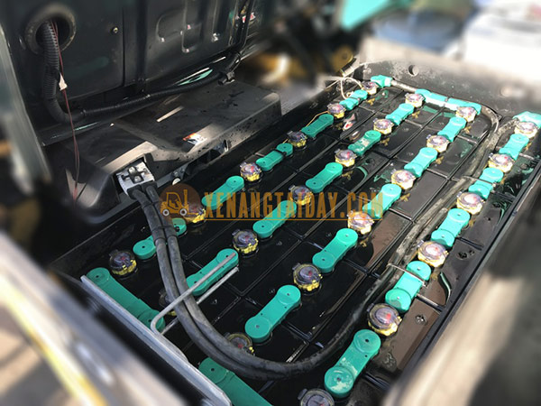 Xe nâng điện ngồi lái KOMATSU FB10-12