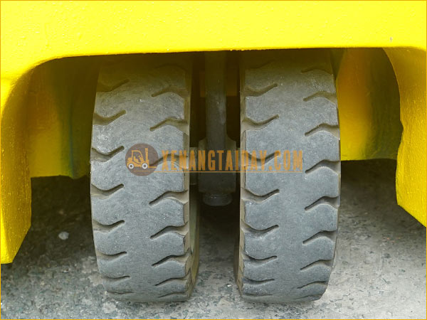Xe nâng điện ngồi lái KOMATSU FB13M-12