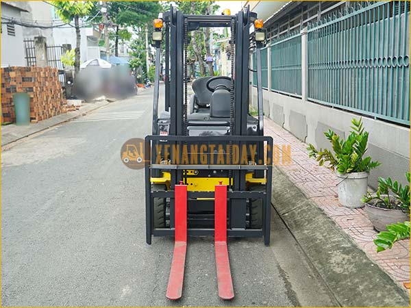 Xe nâng điện ngồi lái KOMATSU FB13M-12