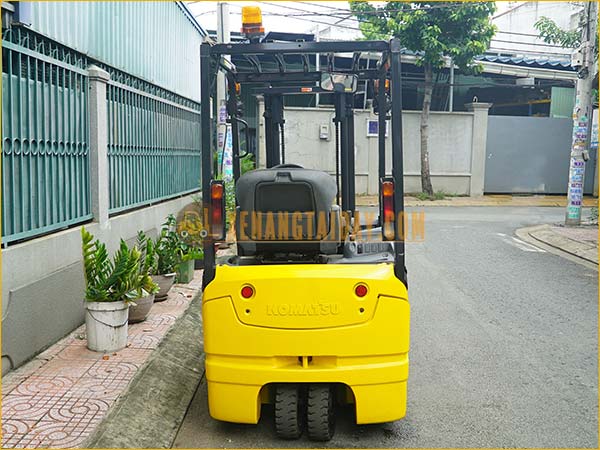 Xe nâng điện ngồi lái KOMATSU FB13M-12