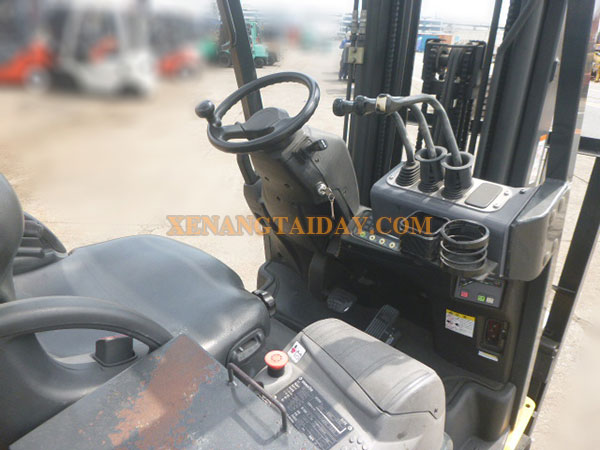 Xe nâng điện ngồi lái KOMATSU FB15-12