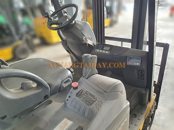 Xe nâng điện ngồi lái KOMATSU FB15-12