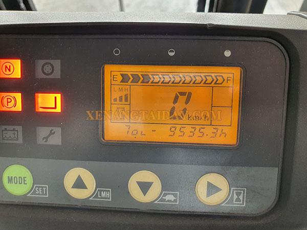 Xe nâng điện ngồi lái KOMATSU FB15-12