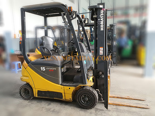 Xe nâng điện ngồi lái KOMATSU FB15-12