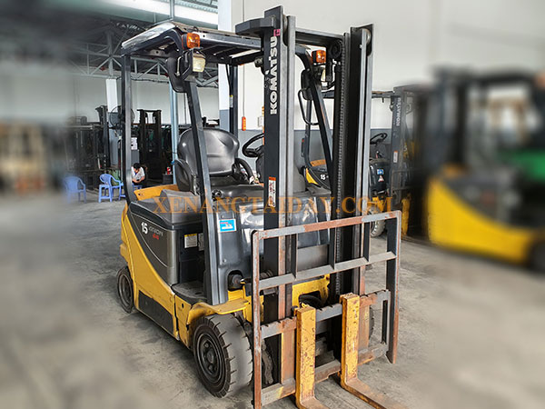 Xe nâng điện ngồi lái KOMATSU FB15-12