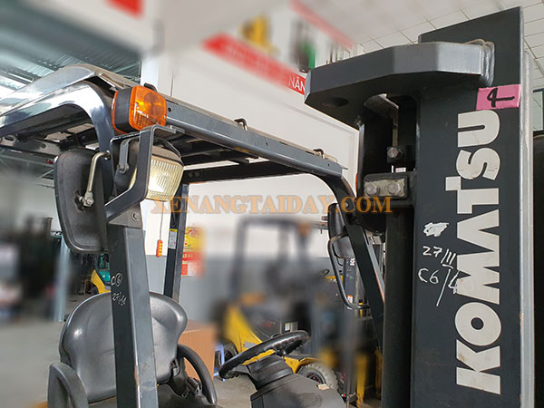 Xe nâng điện ngồi lái KOMATSU FB15-12