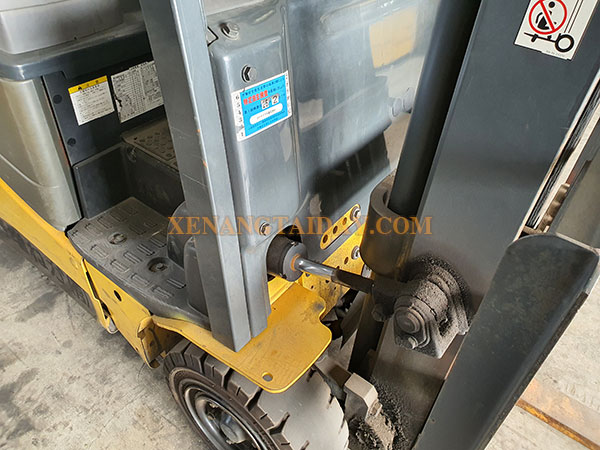 Xe nâng điện ngồi lái KOMATSU FB15-12