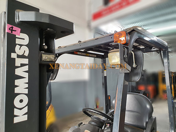 Xe nâng điện ngồi lái KOMATSU FB15-12
