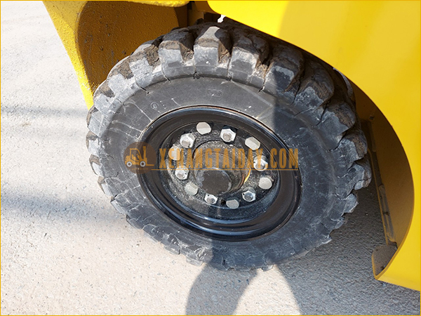 Xe nâng điện ngồi lái KOMATSU FB25-12