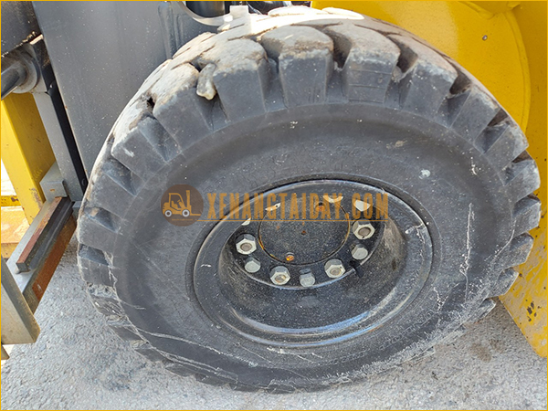 Xe nâng điện ngồi lái KOMATSU FB25-12