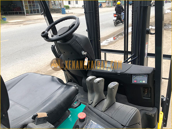 Xe nâng điện ngồi lái KOMATSU FB15-12