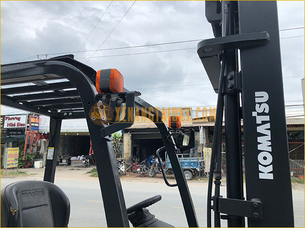 Xe nâng điện ngồi lái KOMATSU FB15-12