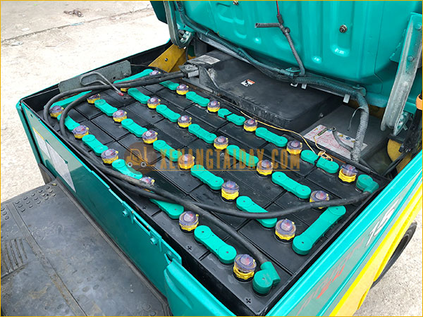 Xe nâng điện ngồi lái KOMATSU FB15-12