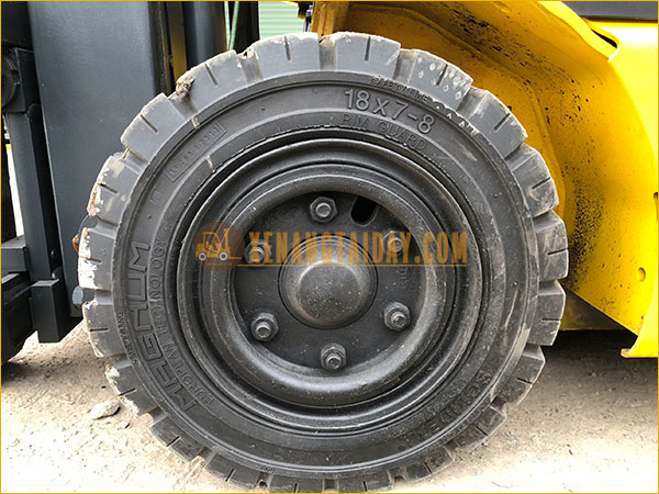 Xe nâng điện ngồi lái KOMATSU FB15-12