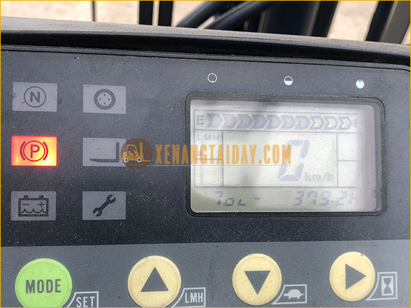 Xe nâng điện ngồi lái KOMATSU FB15-12