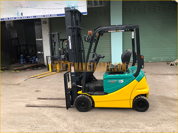 Xe nâng điện ngồi lái KOMATSU FB15-12
