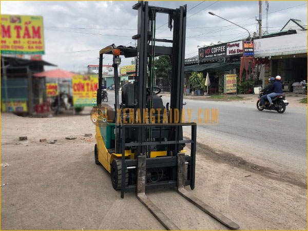 Xe nâng điện ngồi lái KOMATSU FB15-12