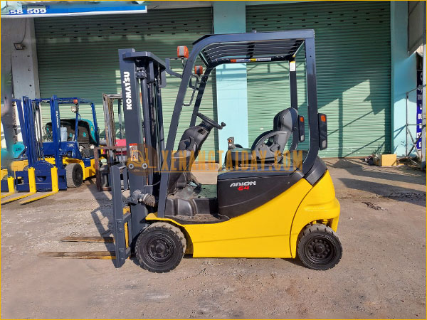 Xe nâng điện ngồi lái KOMATSU FB15-12