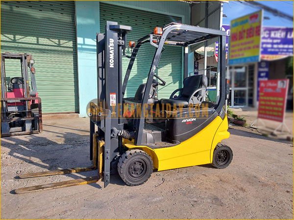 Xe nâng điện ngồi lái KOMATSU FB15-12