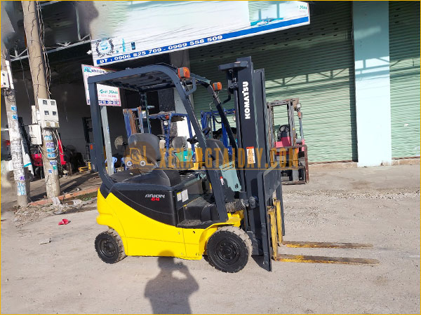 Xe nâng điện ngồi lái KOMATSU FB15-12