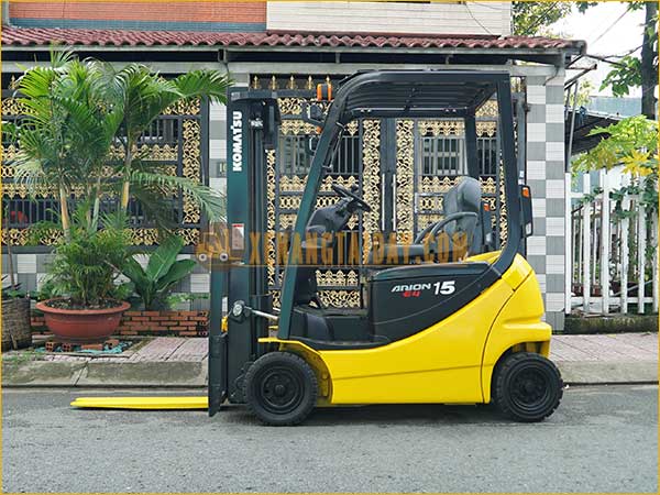 Xe nâng điện ngồi lái KOMATSU FB15-12