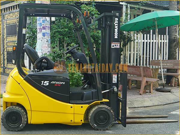 Xe nâng điện ngồi lái KOMATSU FB15-12