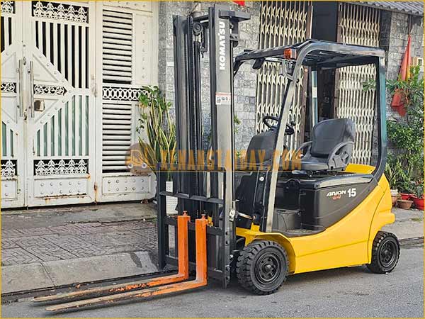 Xe nâng điện ngồi lái KOMATSU FB15-12