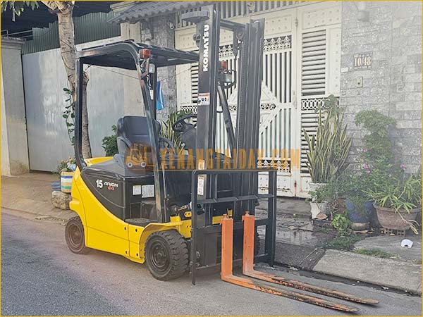 Xe nâng điện ngồi lái KOMATSU FB15-12