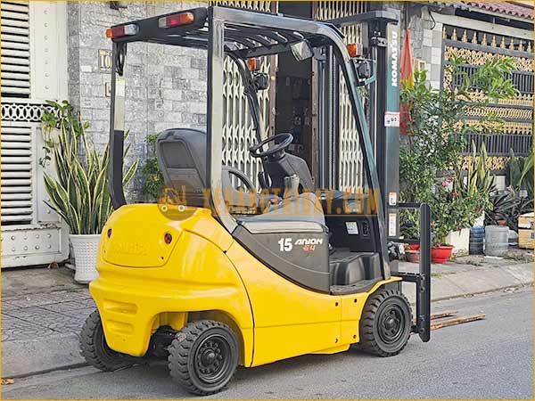 Xe nâng điện ngồi lái KOMATSU FB15-12