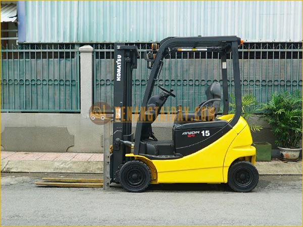 Xe nâng điện ngồi lái KOMATSU FB15-12