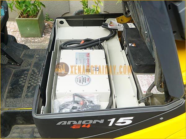Xe nâng điện ngồi lái KOMATSU FB15-12 gắn pin lithum 48V - 340Ah PKGFF48340