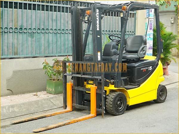 Xe nâng điện ngồi lái KOMATSU FB15-12 gắn pin lithum 48V - 340Ah PKGFF48340