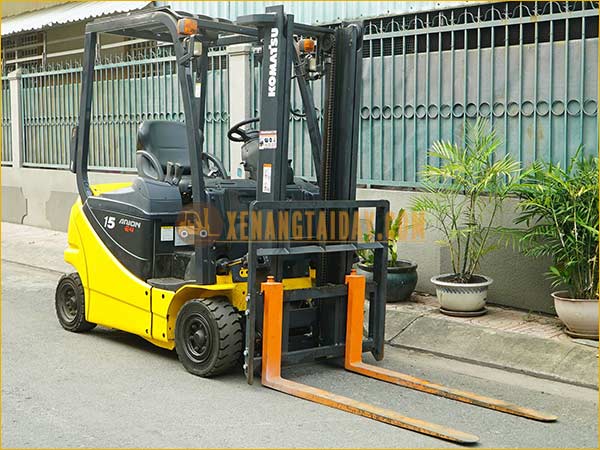 Xe nâng điện ngồi lái KOMATSU FB15-12 gắn pin lithum 48V - 340Ah PKGFF48340