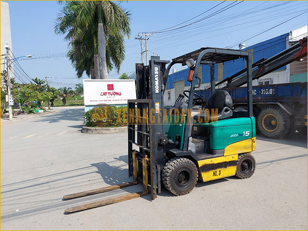 Xe nâng điện ngồi lái KOMATSU FB15EX-11