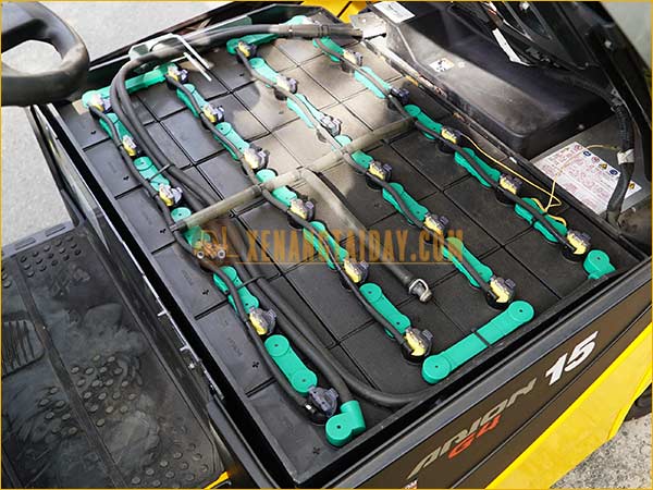 Xe nâng điện ngồi lái KOMATSU FB15G-12